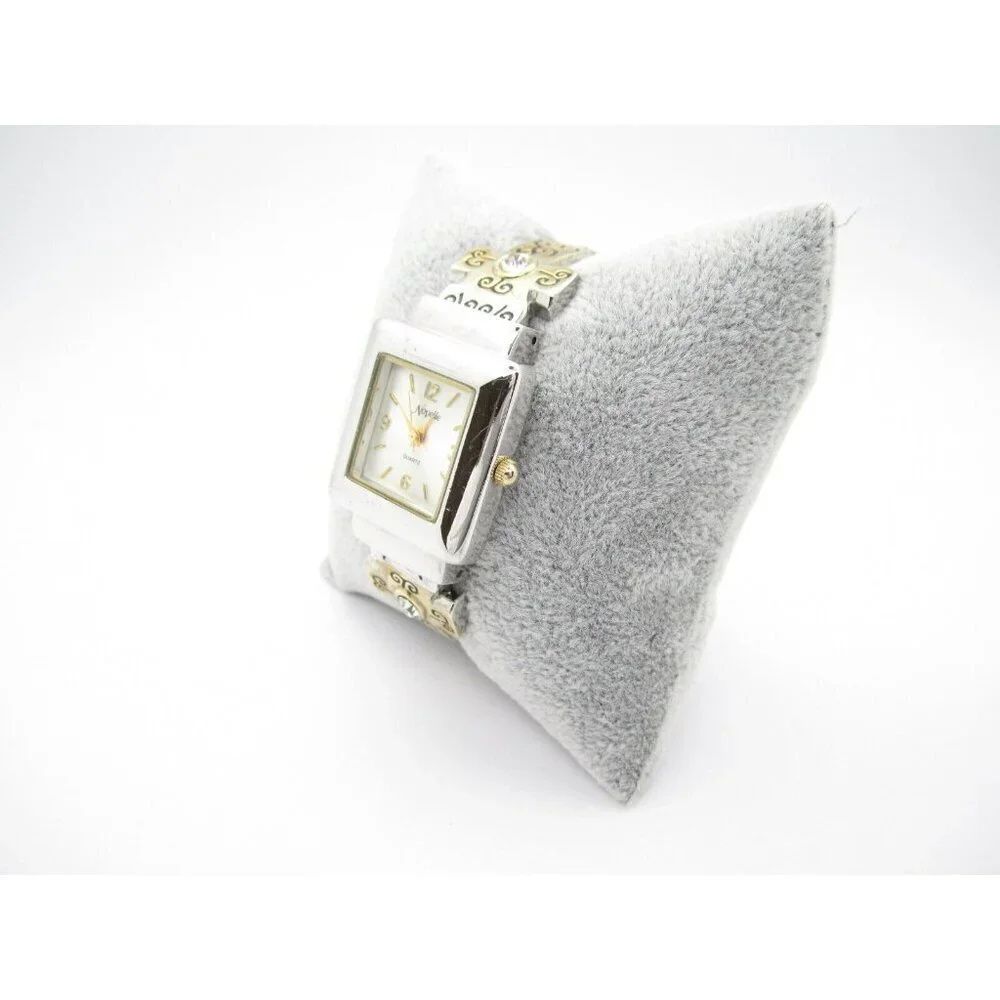 Women's Novelle Quartz Analog Dial Causal Round Bangle Watch (E158)